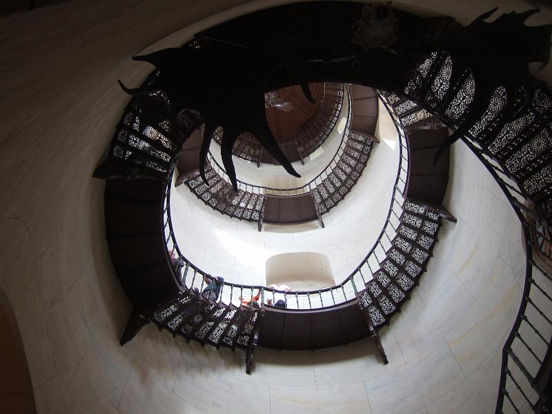 2009-08- (452).JPG - Die Wendeltreppe zum Aussichtsturm des Schlosses mit 154 gusseisernen Stufen